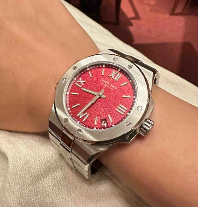 萧邦腕表机芯里面有划痕解决办法盘点